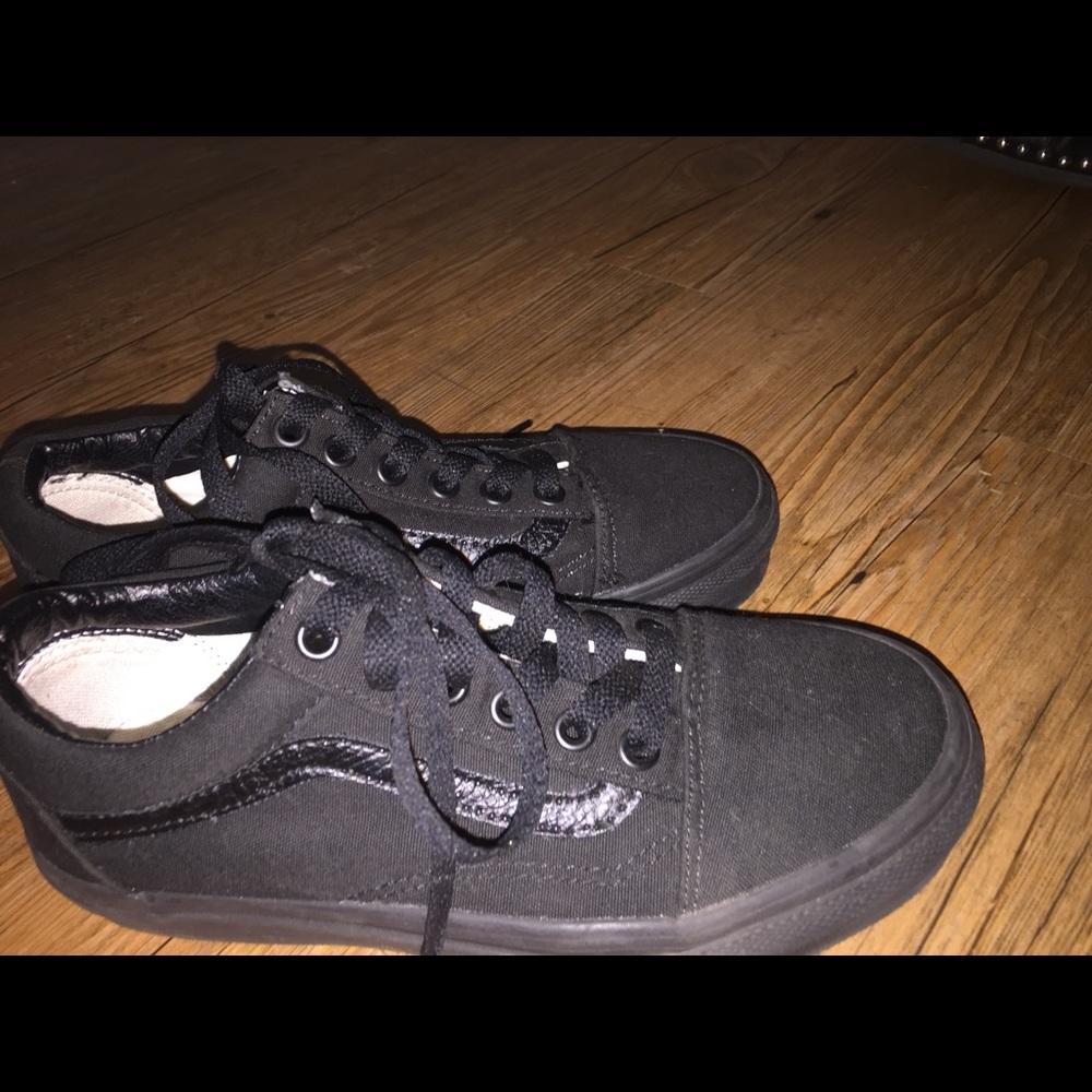 Vans All black men’s 4.0 women’s 5.0